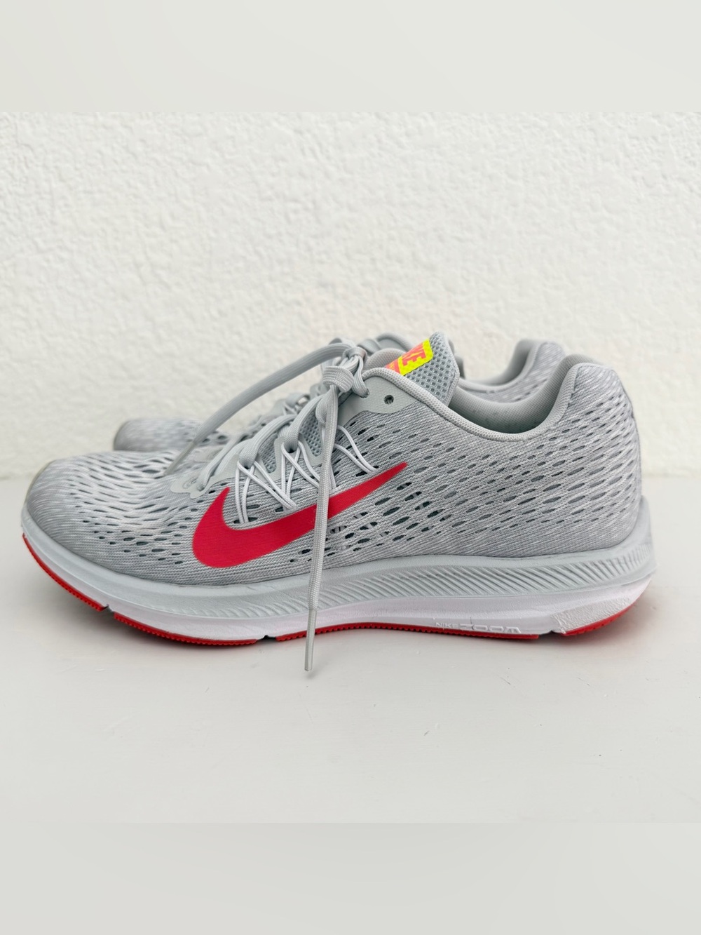 NIKE Zoom Winflo 5 Light Gray Women’s Running Shoes Size 9